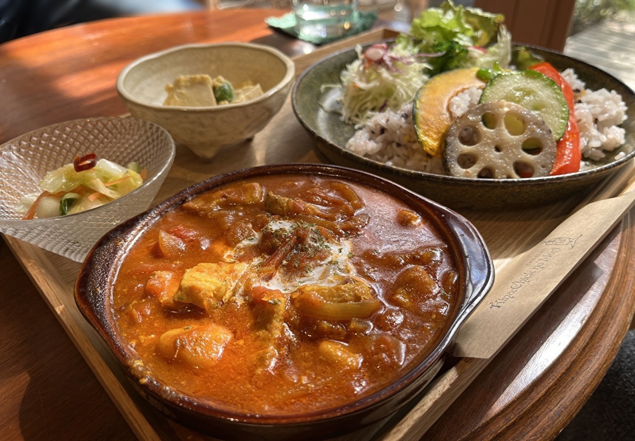 煮込みランチの豚肉のスパイスカレー