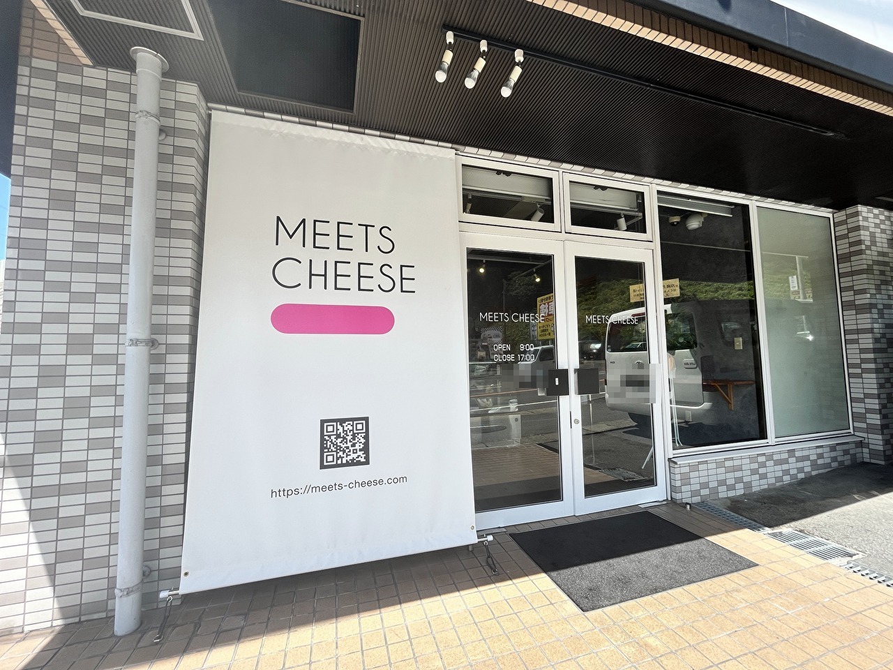 METTS CHEESE生駒店の店舗入口
